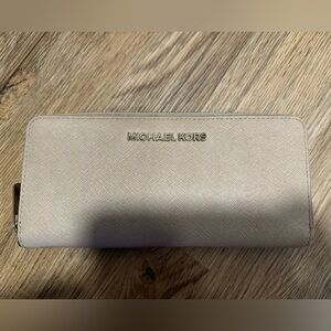 Michael Kors Light Pink Wallet